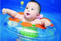 嬰兒游泳館
